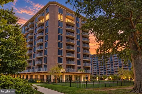 560 N Street St SW #801, Washington, DC 20024