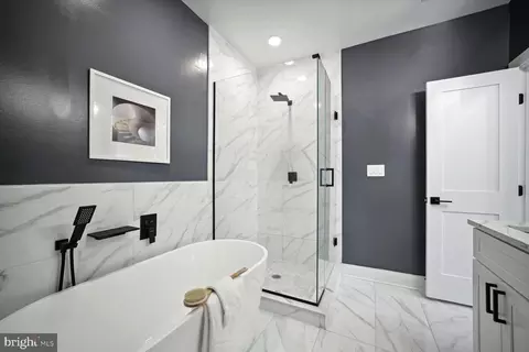 Bath - 2019 M St NE #7, Washington, DC 20002 photo 3 of 3