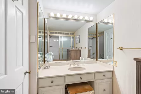 Bath - 700 New Hampshire Ave NW #916, Washington, DC 20037 photo 5 of 5