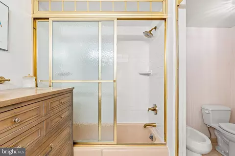 Bath - 700 New Hampshire Ave NW #916, Washington, DC 20037 photo 4 of 5