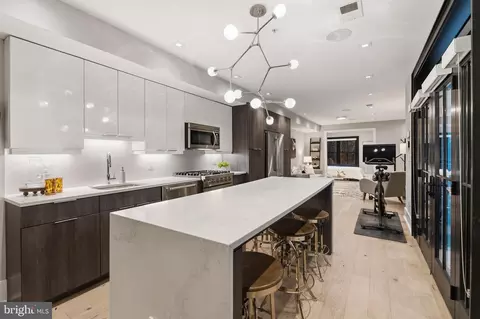1429 W Street St NW #1, Washington, DC 20009