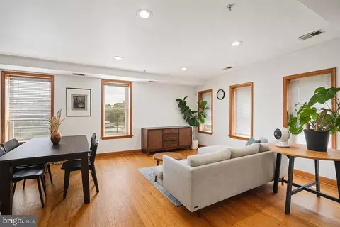 Living - 623 5th St NE, Washington, DC 20002 photo 2 of 3
