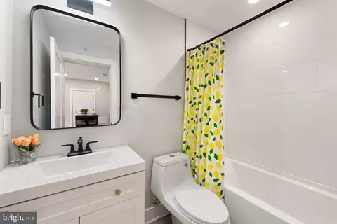 Bath - 2209 M St NE #1, Washington, DC 20002 photo 1 of 2