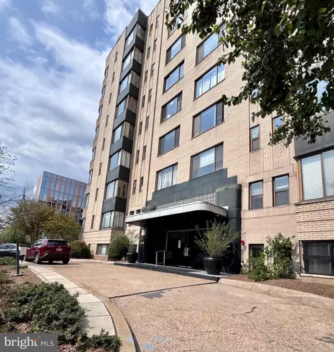 1 Scott Cir NW #PH, Washington, DC 20036