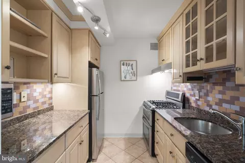 4201 Cathedral Ave NW #419E, Washington, DC 20016