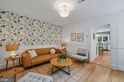 Living - 514 13th St SE, Washington, DC 20003 photo 3 of 3