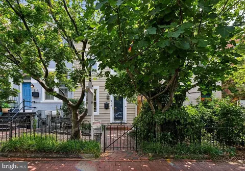 Exterior - 514 13th St SE, Washington, DC 20003 photo 2 of 5