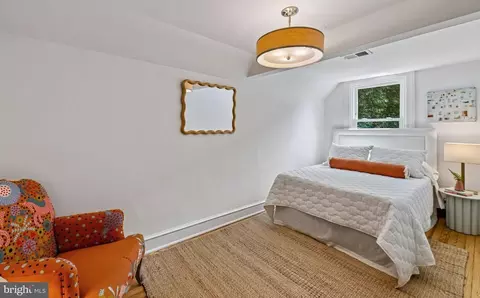 Bedroom - 514 13th St SE, Washington, DC 20003 photo 4 of 6