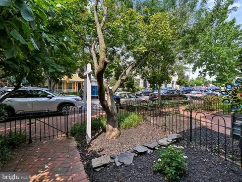 Exterior - 514 13th St SE, Washington, DC 20003 photo 3 of 5