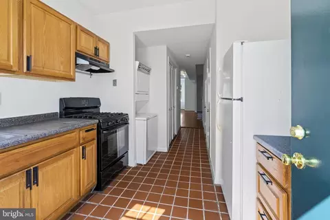 Entry Way - 515 13th St NE, Washington, DC 20002 photo 2 of 7