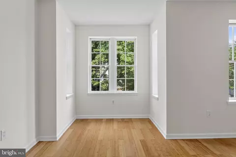 Living - 515 13th St NE, Washington, DC 20002 photo 8 of 8