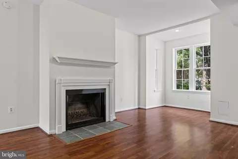 Living - 515 13th St NE, Washington, DC 20002 photo 3 of 8