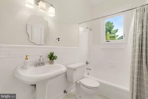 Bath - 117 11th St SE, Washington, DC 20003 photo 2 of 3