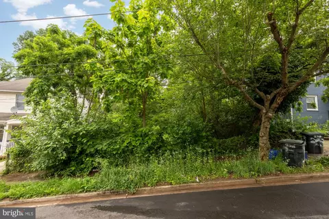 275 56th Pl NE, Washington, DC 20019