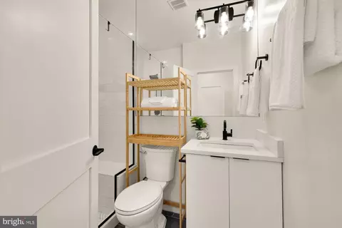 Bath - 1120 Penn St NE #2, Washington, DC 20002 photo 3 of 4
