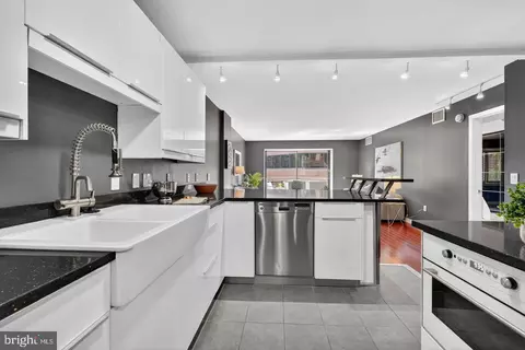 Kitchen - 1015 33rd St NW #409, Washington, DC 20007 photo 3 of 4