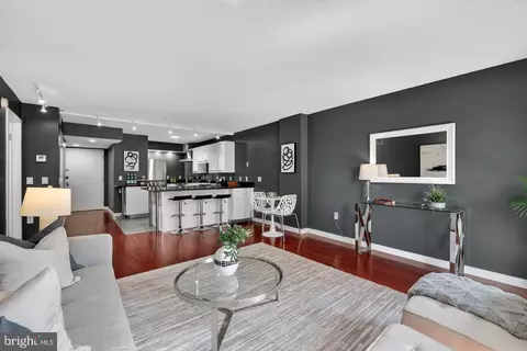 1015 33rd St NW #409, Washington, DC 20007