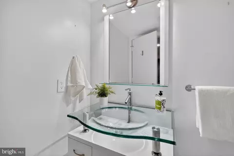 Bath - 1015 33rd St NW #409, Washington, DC 20007 photo 2 of 2