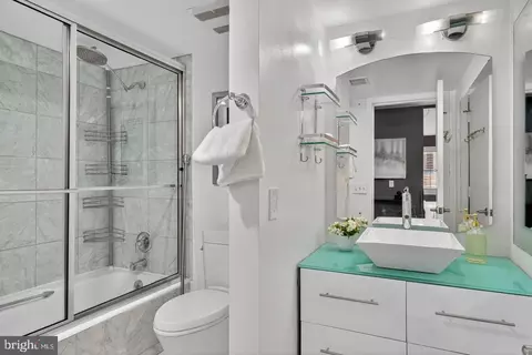 Bath - 1015 33rd St NW #409, Washington, DC 20007 photo 1 of 2