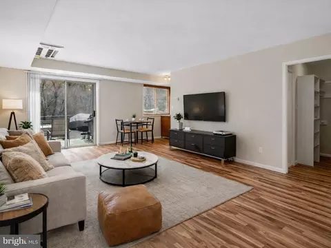 2710 Macomb St NW #111, Washington, DC 20008