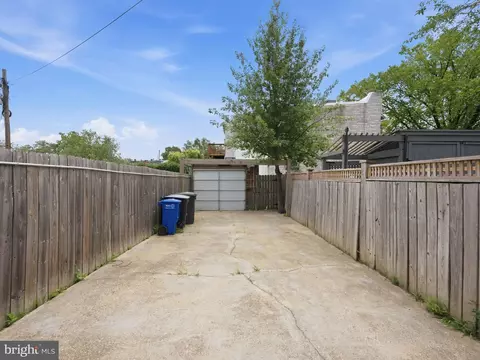 Exterior - 1705 D St SE #1, Washington, DC 20003 photo 3 of 4