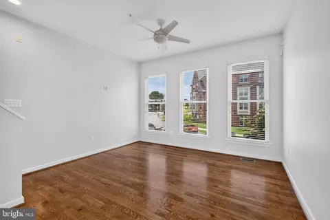 Living - 909 5th St SE, Washington, DC 20003 photo 2 of 4