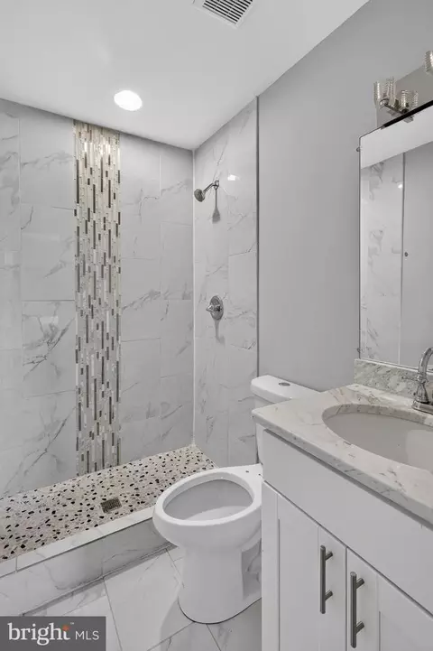 Bath - 1247 Mount Olivet Rd NE, Washington, DC 20002 photo 3 of 7