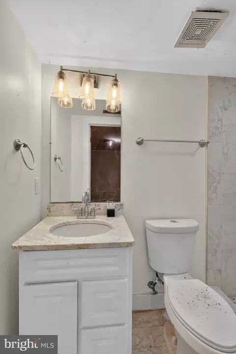 Bath - 1247 Mount Olivet Rd NE, Washington, DC 20002 photo 4 of 7