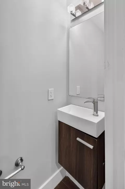 Bath - 1247 Mount Olivet Rd NE, Washington, DC 20002 photo 5 of 7