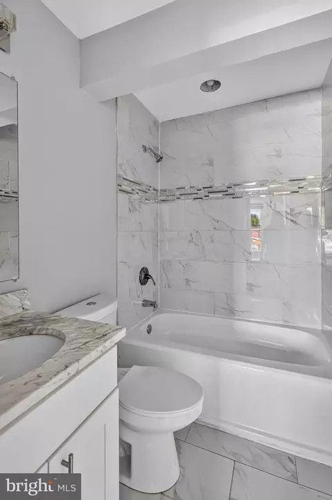 Bath - 1247 Mount Olivet Rd NE, Washington, DC 20002 photo 2 of 7