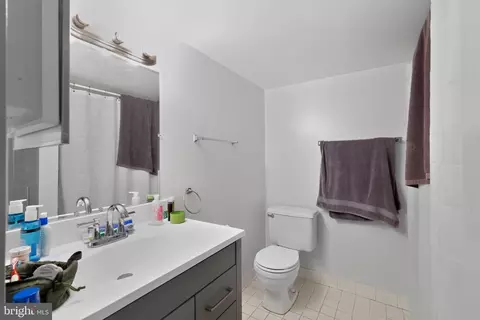Bath - 1819 Riggs Pl NW, Washington, DC 20009 photo 6 of 6