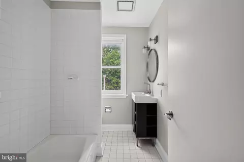 Bath - 1819 Riggs Pl NW, Washington, DC 20009 photo 5 of 6