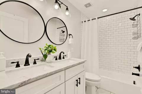 Bath - 1247 Oates St NE #A, Washington, DC 20002 photo 4 of 5