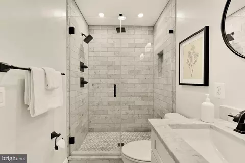 Bath - 1247 Oates St NE #A, Washington, DC 20002 photo 3 of 5