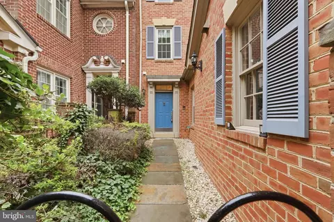 4006 Highwood Ct NW, Washington, DC 20007