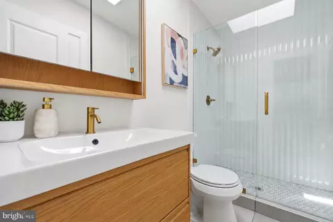Bath - 35 17th St SE, Washington, DC 20003 photo 1 of 2
