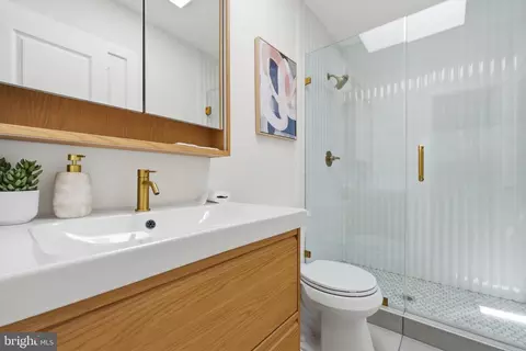 Bath - 35 17th St SE, Washington, DC 20003 photo 1 of 2
