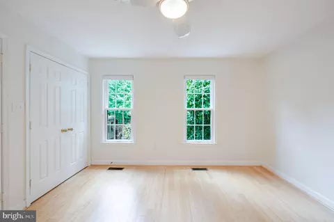 Bedroom - 4605 Macarthur Blvd NW #B, Washington, DC 20007 photo 10 of 16