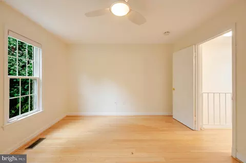 Bedroom - 4605 Macarthur Blvd NW #B, Washington, DC 20007 photo 11 of 16