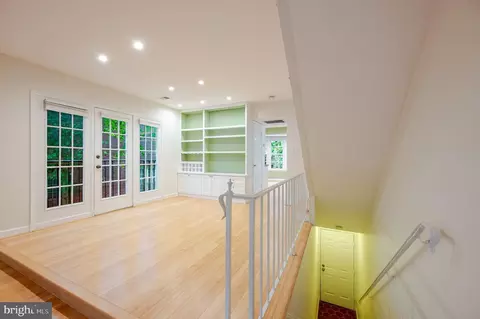 Living - 4605 Macarthur Blvd NW #B, Washington, DC 20007 photo 5 of 10