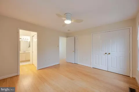 Bedroom - 4605 Macarthur Blvd NW #B, Washington, DC 20007 photo 5 of 16