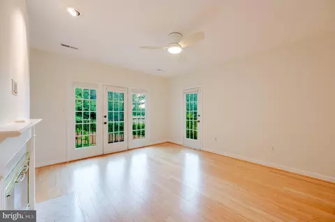 Living - 4605 Macarthur Blvd NW #B, Washington, DC 20007 photo 2 of 10