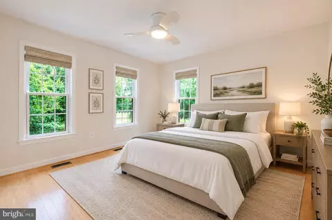 Bedroom - 4605 Macarthur Blvd NW #B, Washington, DC 20007 photo 1 of 16