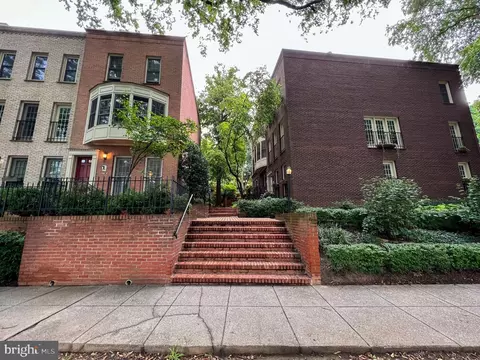 4605 Macarthur Blvd NW #B, Washington, DC 20007