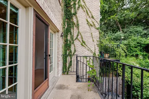 Exterior - 4605 Macarthur Blvd NW #B, Washington, DC 20007 photo 2 of 4