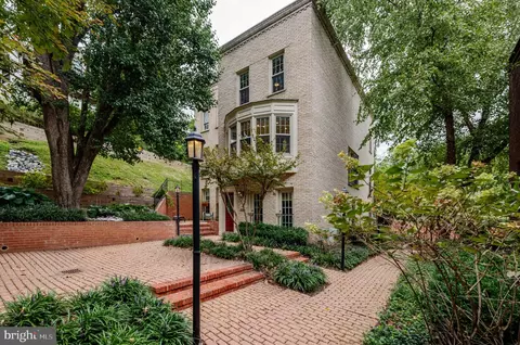 Exterior - 4605 Macarthur Blvd NW #B, Washington, DC 20007 photo 4 of 4