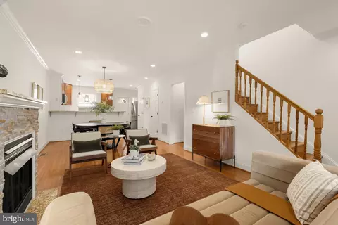 Living - 320 19th St NE, Washington, DC 20002 photo 3 of 5