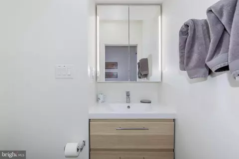 Bath - 607 Constitution Ave NE, Washington, DC 20002 photo 1 of 2