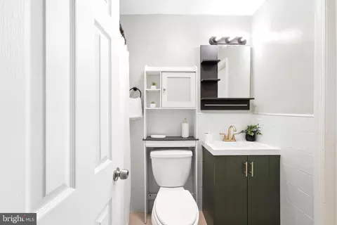 Bath - 1417 G St NE, Washington, DC 20002 photo 2 of 3