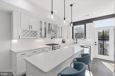 1168 Abbey Pl NE #2, Washington, DC 20002 photo 3
